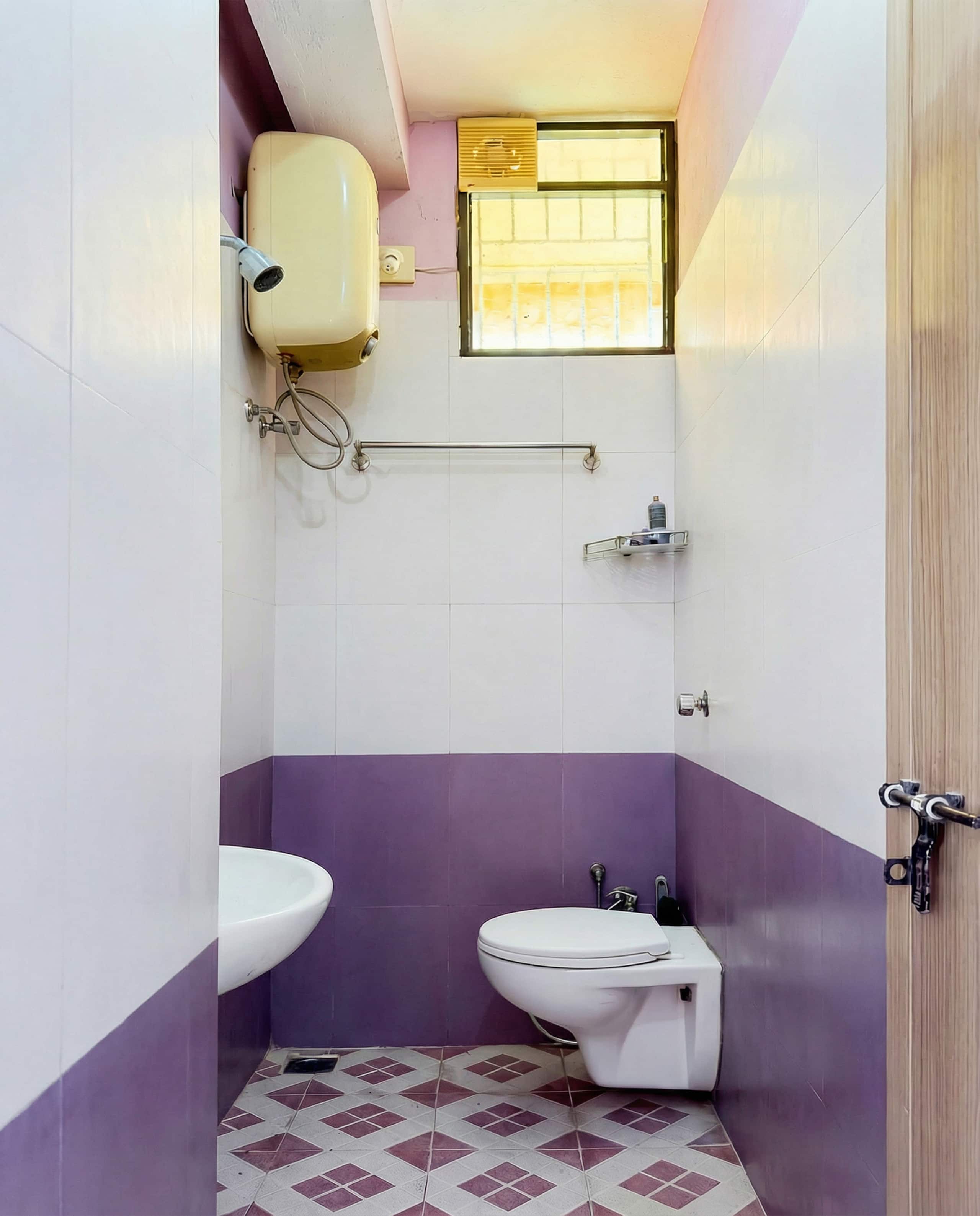 Summer House Pvt 1 RK with balcony 1st floor - Tap to explore photos