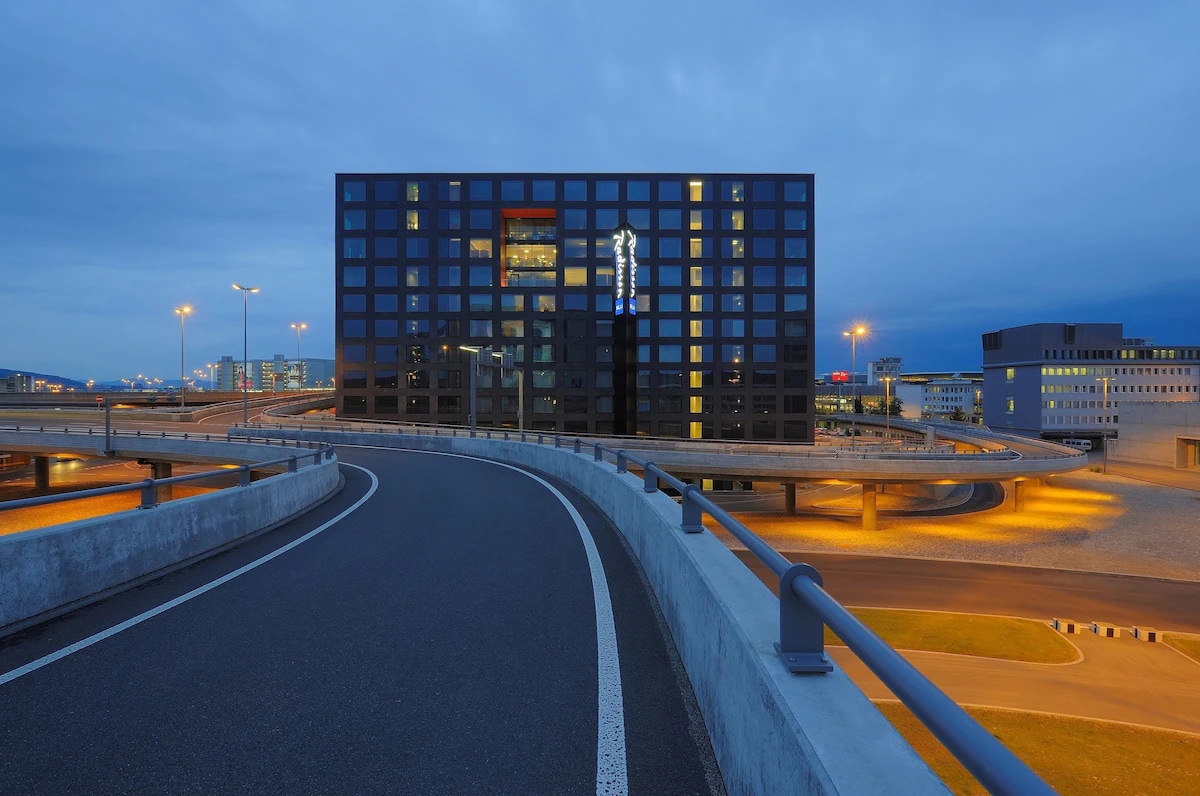 Radisson Blu Hotel Zurich Airport - Tap to explore photos
