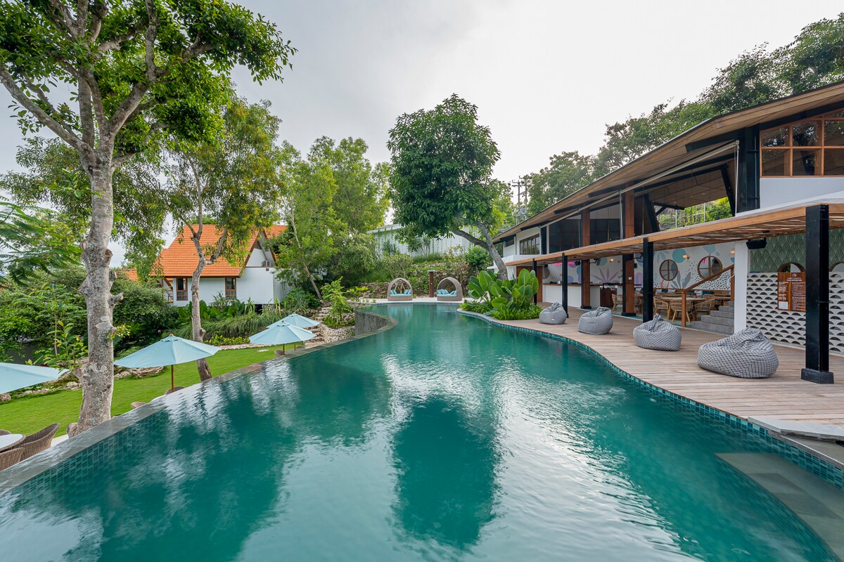 Deep Roots Dive & Yoga Resort - Tap to explore photos