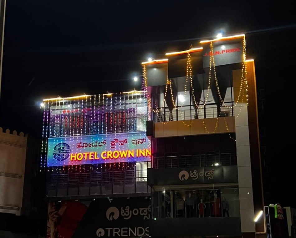 Hotel Crown Inn - Tap to explore photos