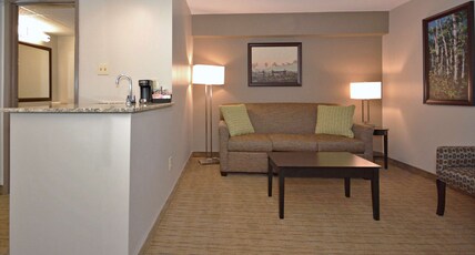 Best Western Pembroke Inn & Conference Centre Room Type - 1 Queen Bed, Non-Smoking, Mini Suite, Sofabed, Bathrobe, Mini Fridge, Full Breakfast