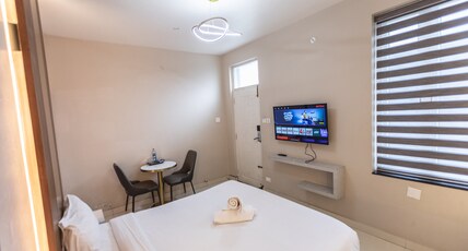Royal MM Abode Room Type - Deluxe Room