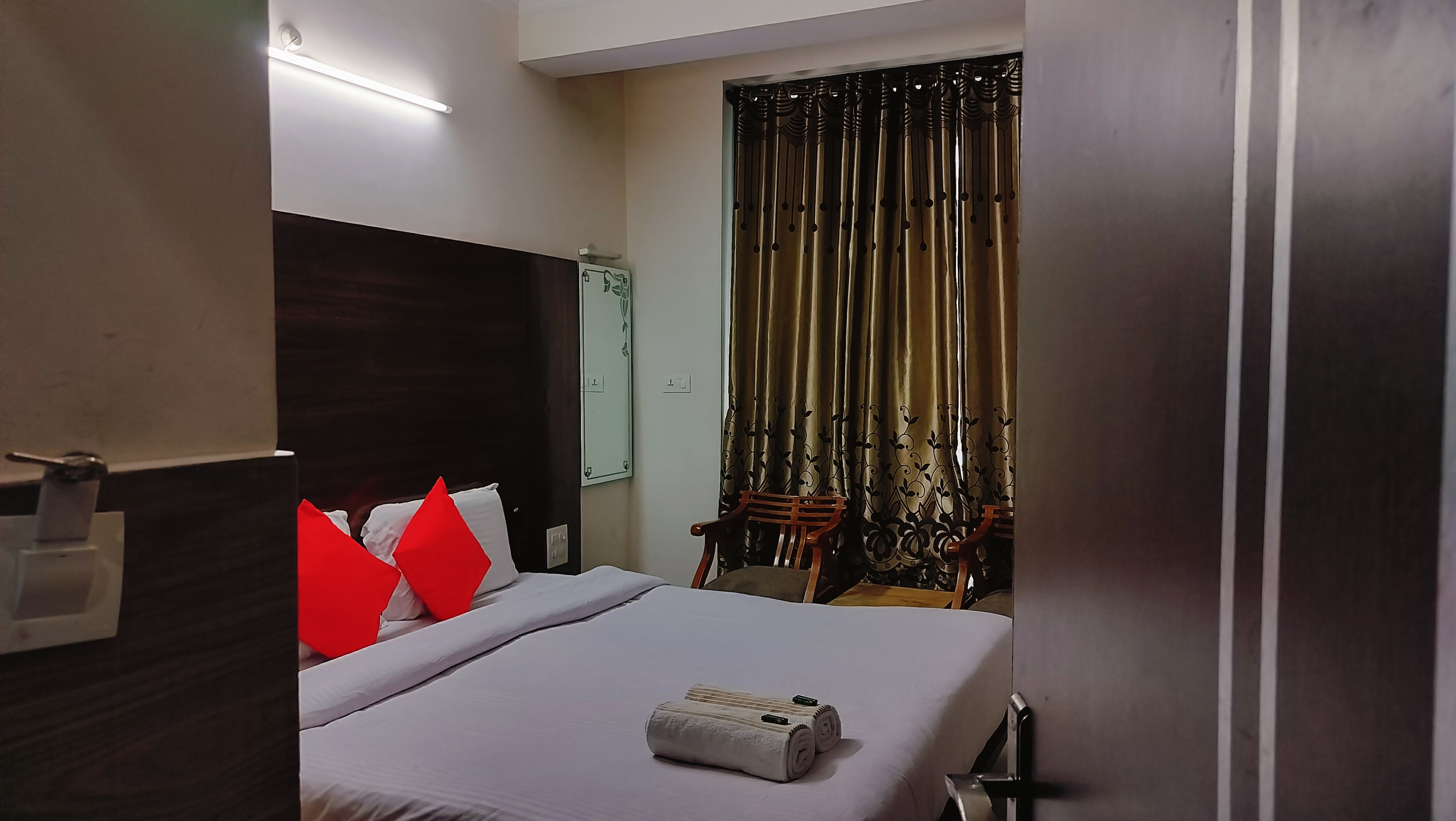 Hotel Royale India - Tap to explore photos