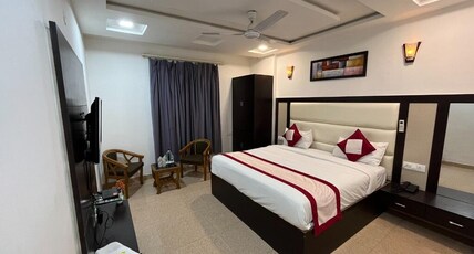 Hotel Grand Father Agra Room Type - Deluxe Family Room
