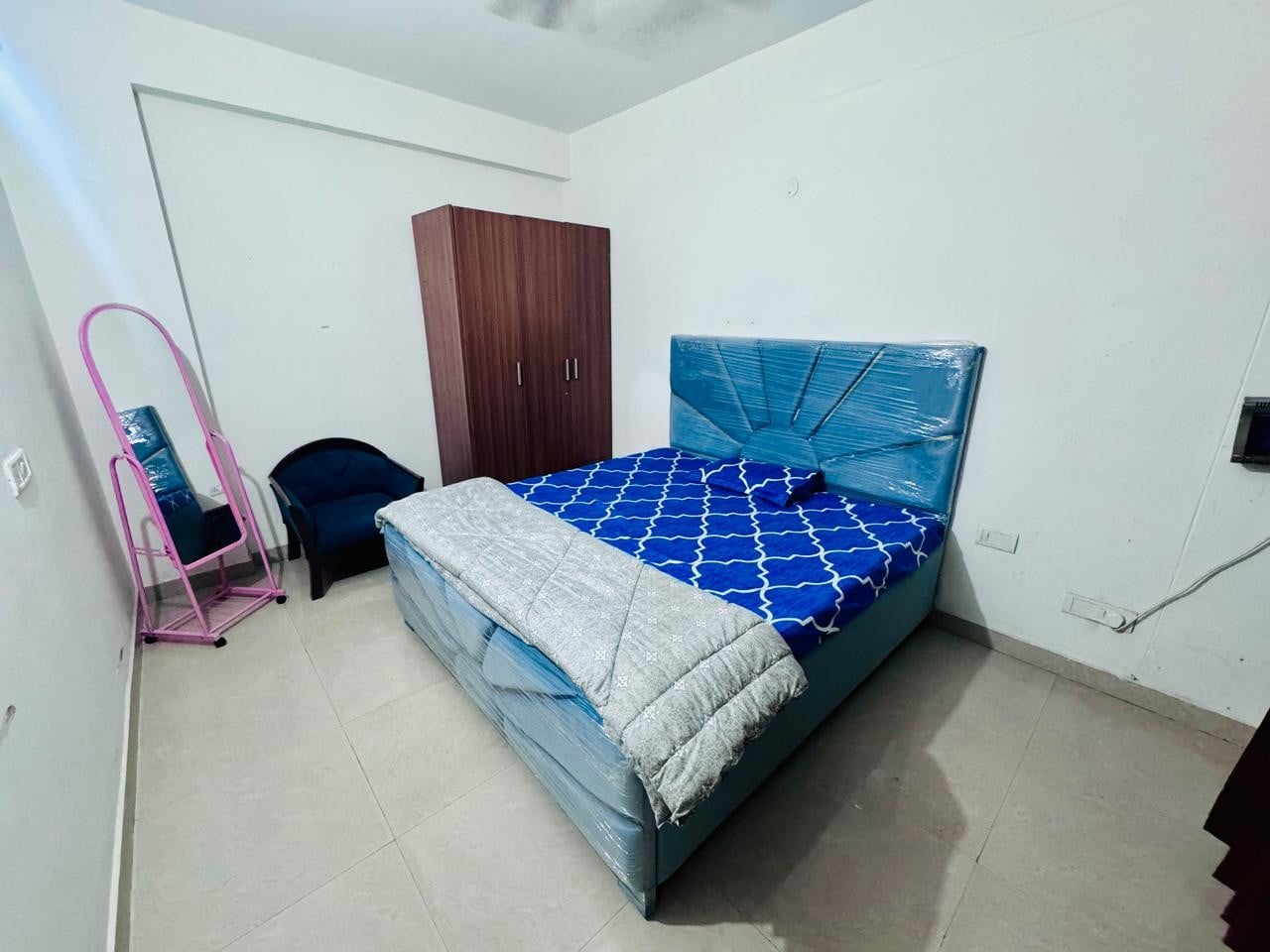Cozy Homestay 1BHK - Tap to explore photos