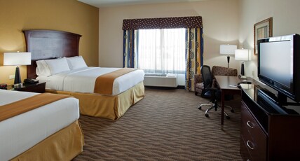 Holiday Inn Express Hotel & Suites Austin South - Buda Room Type - 2 Queen Suite Mobil Access Tub