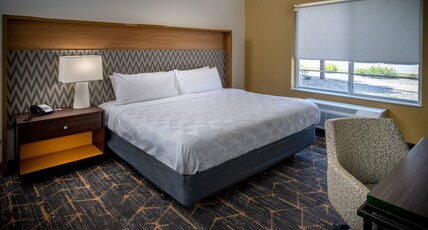 Holiday Inn Hotel & Suites BECKLEY Room Type - 1 King Suite Mobility Accessible with Roll in Shower
