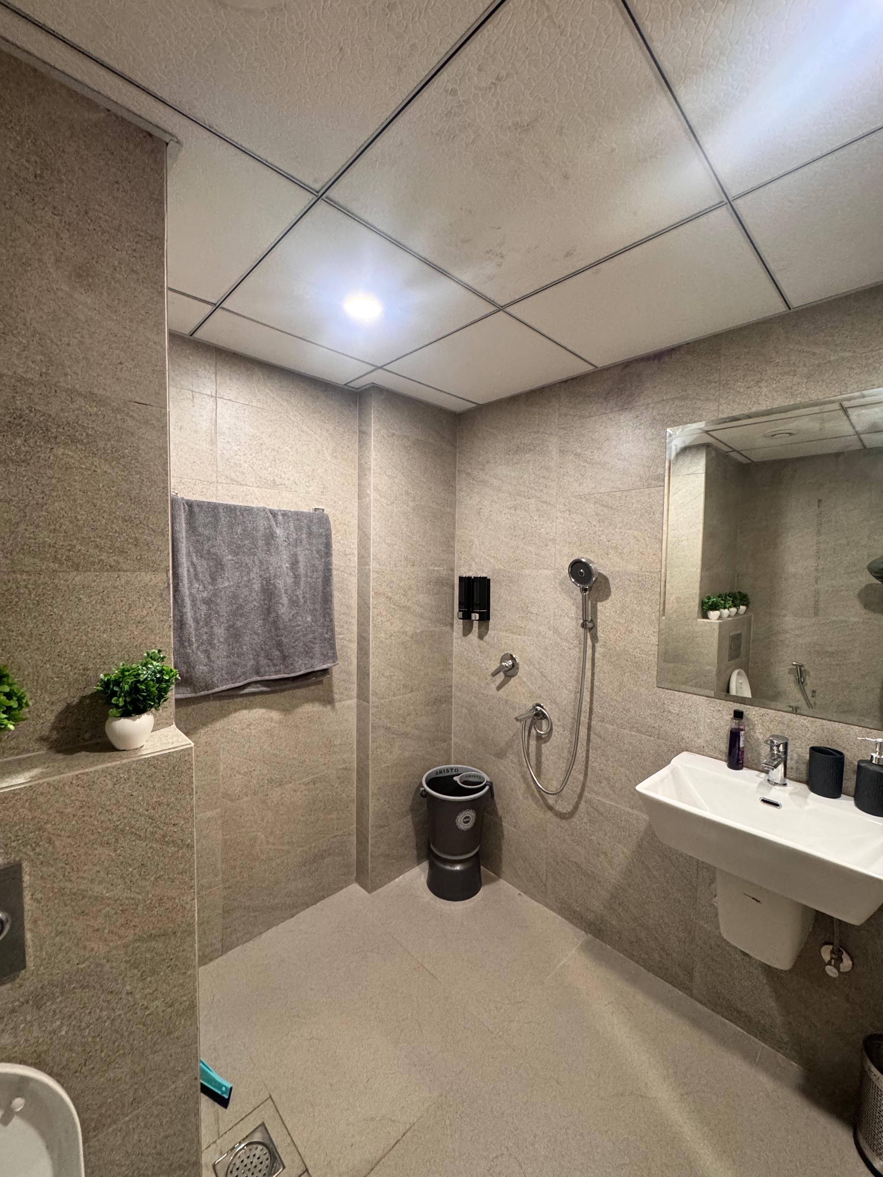 Arya homestay studio - Tap to explore photos