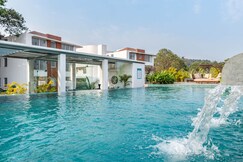 Stylish 2BHK Apartment with Rooftop Pool near Candolim | Hireavilla