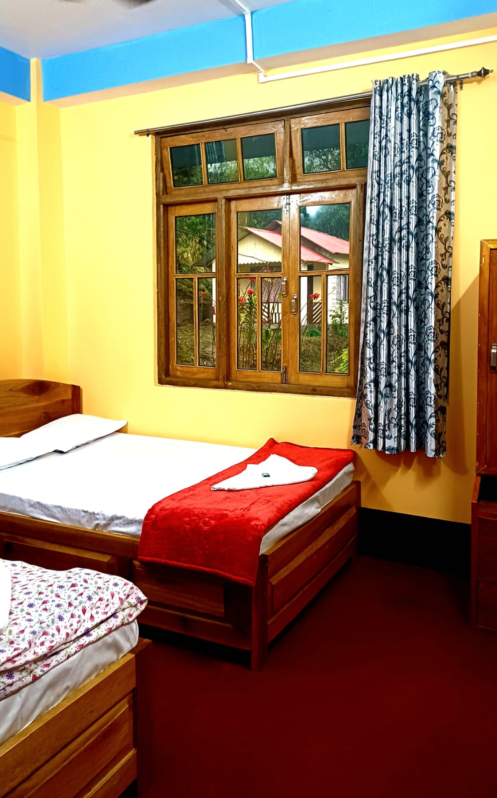 SITTONG HILLSTAY - Tap to explore photos