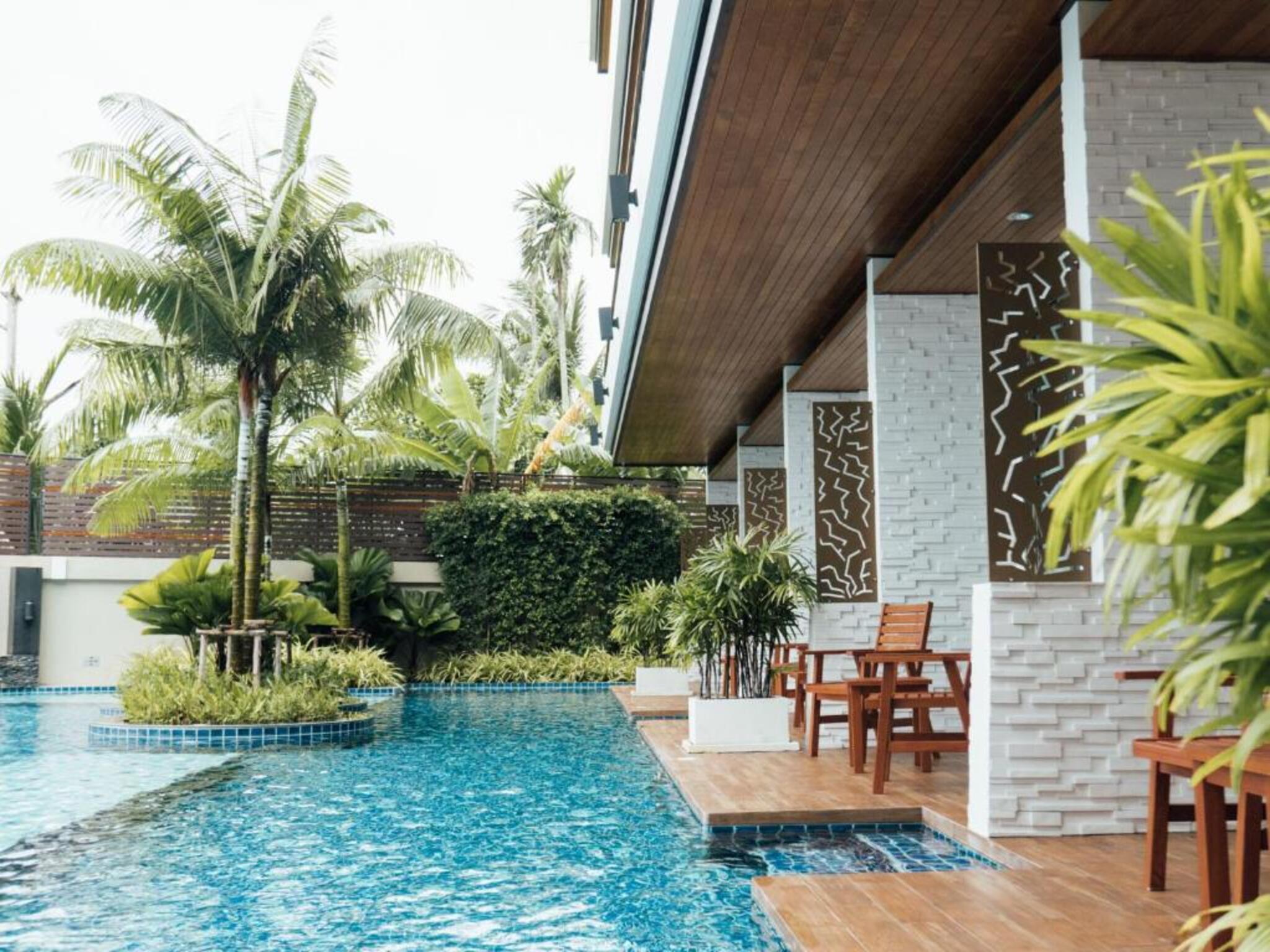 Aqua Resort Phuket - Near Beach and Chalong Pier - Tap to explore photos