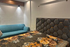 Premium Spacious Studio in Moti Nagar 