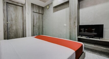 Hotel City Centre Room Type - Deluxe Room