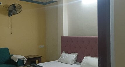 HOTEL CHANDRAVANSHI Room Type - Deluxe