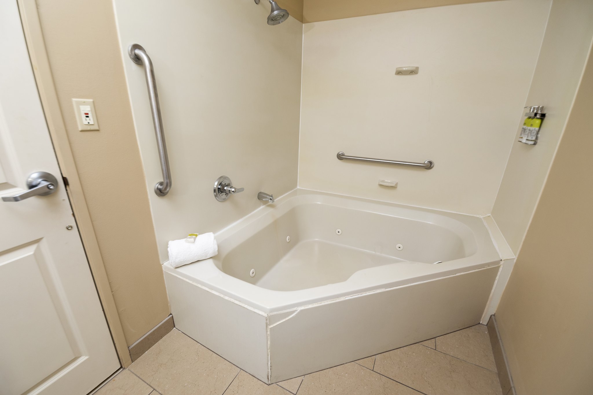 Holiday Inn Express BLOOMINGTON WEST - Tap to explore photos