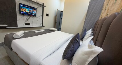 Sunaina Palace Room Type - Deluxe Room ,Comfort with a Touch of Elegance