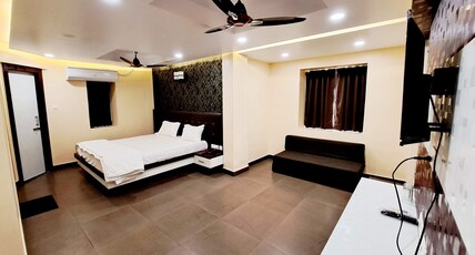 Hotel Larina | 200M From Sea Beach Room Type - Deluxe Triple Occupancy with Balcony