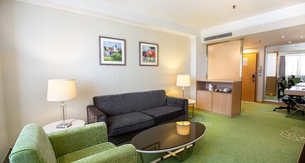 Holiday Inn Macau Room Type - 1 Bedroom Suite 2 Twin Lounge Access Holiday Inn Macau Room Type - 1 Bedroom Suite 2 Twin Lounge Access
