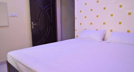 New Kashi Paying Guest House Varanasi Room Type - Double Bed AC Room - Sharing Bathroom