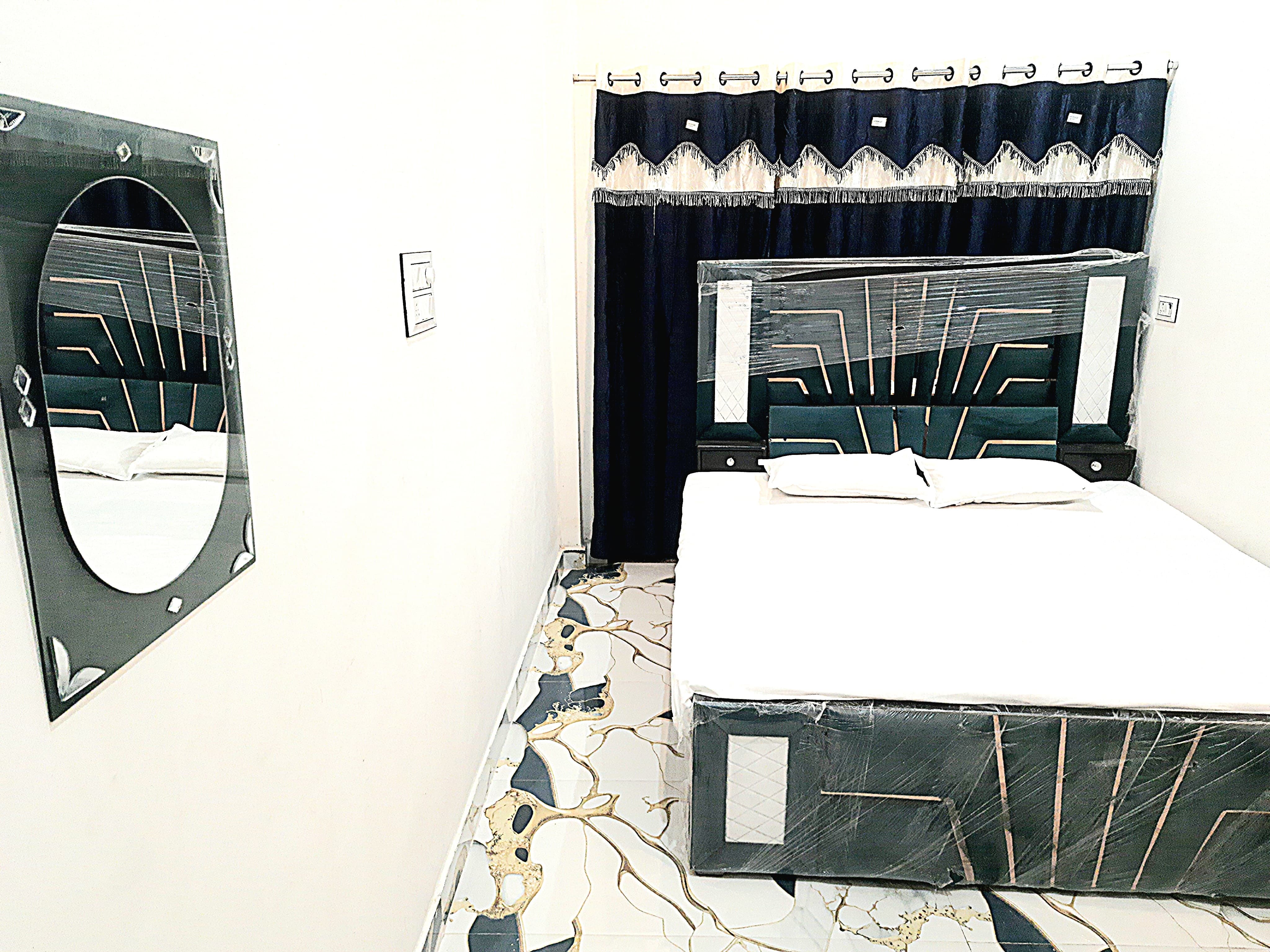 Banaras Apartment Homestay - Tap to explore photos