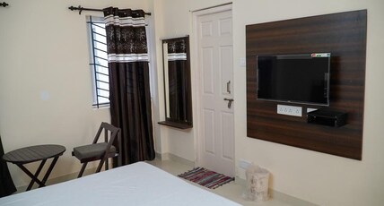 Hotel Jothi Glanz Room Type - Deluxe Double AC Rooms