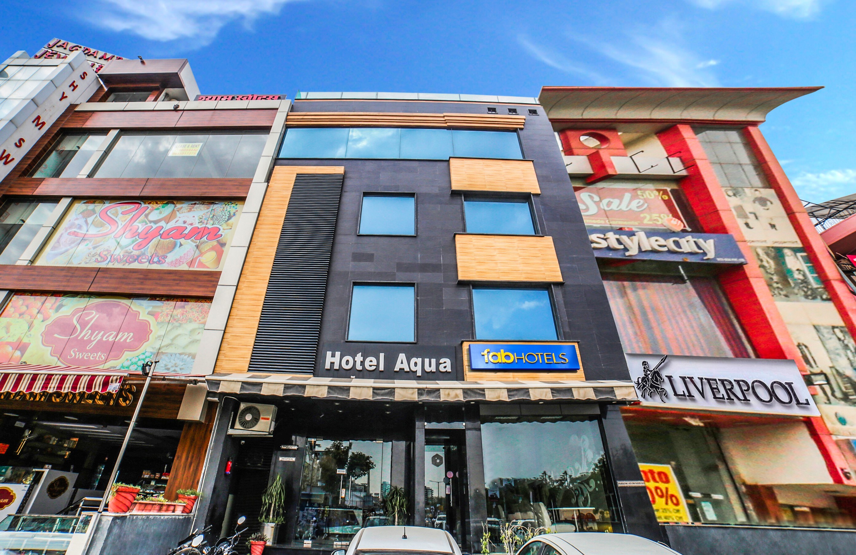 FabHotel Aqua - Tap to explore photos