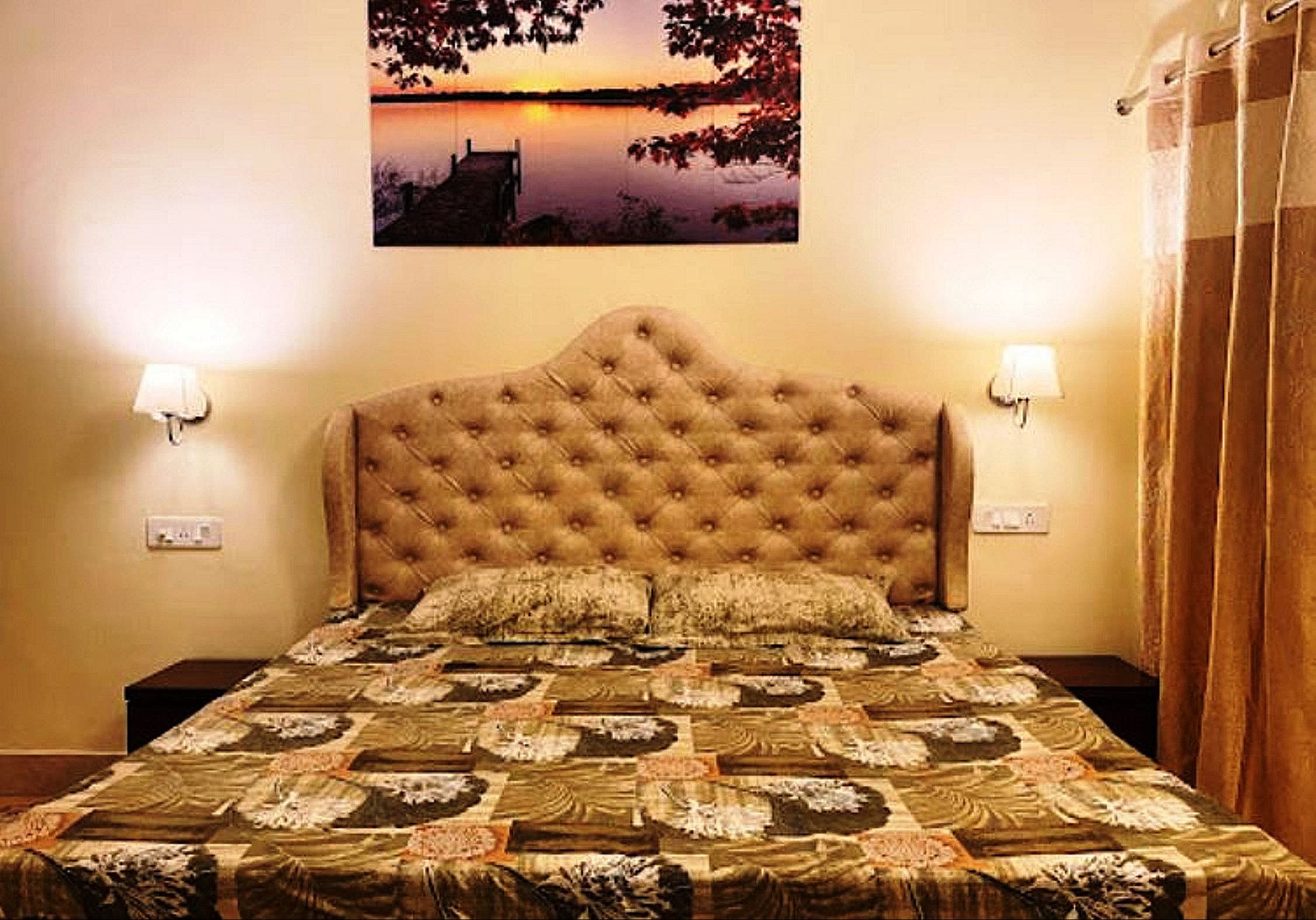 Ekant Guest House - Tap to explore photos