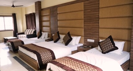 Hotel Simla | Near Siliguri Station Room Type - AC DELUXE (FOUR BED)