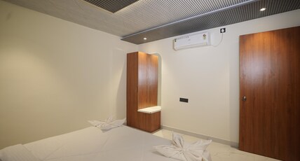 Necklace Blue Water Resort Room Type - Bedroom