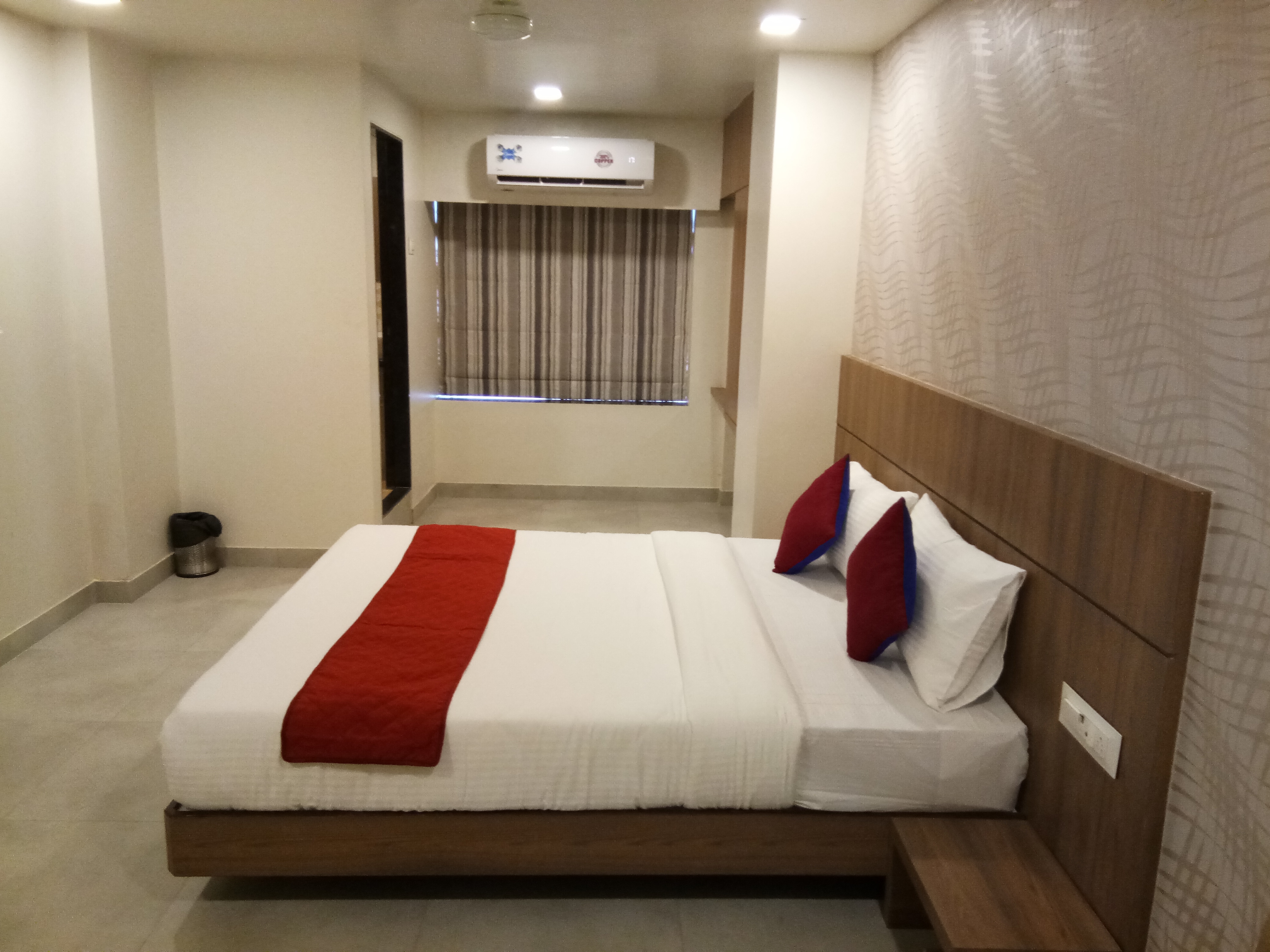 Hotel Imperial - Tap to explore photos