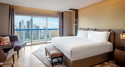 Swissotel The Stamford Room Type - Premier Marina Bay, 1 King, Marina Bay View Swissotel The Stamford Room Type - Premier Marina Bay, 1 King, Marina Bay View