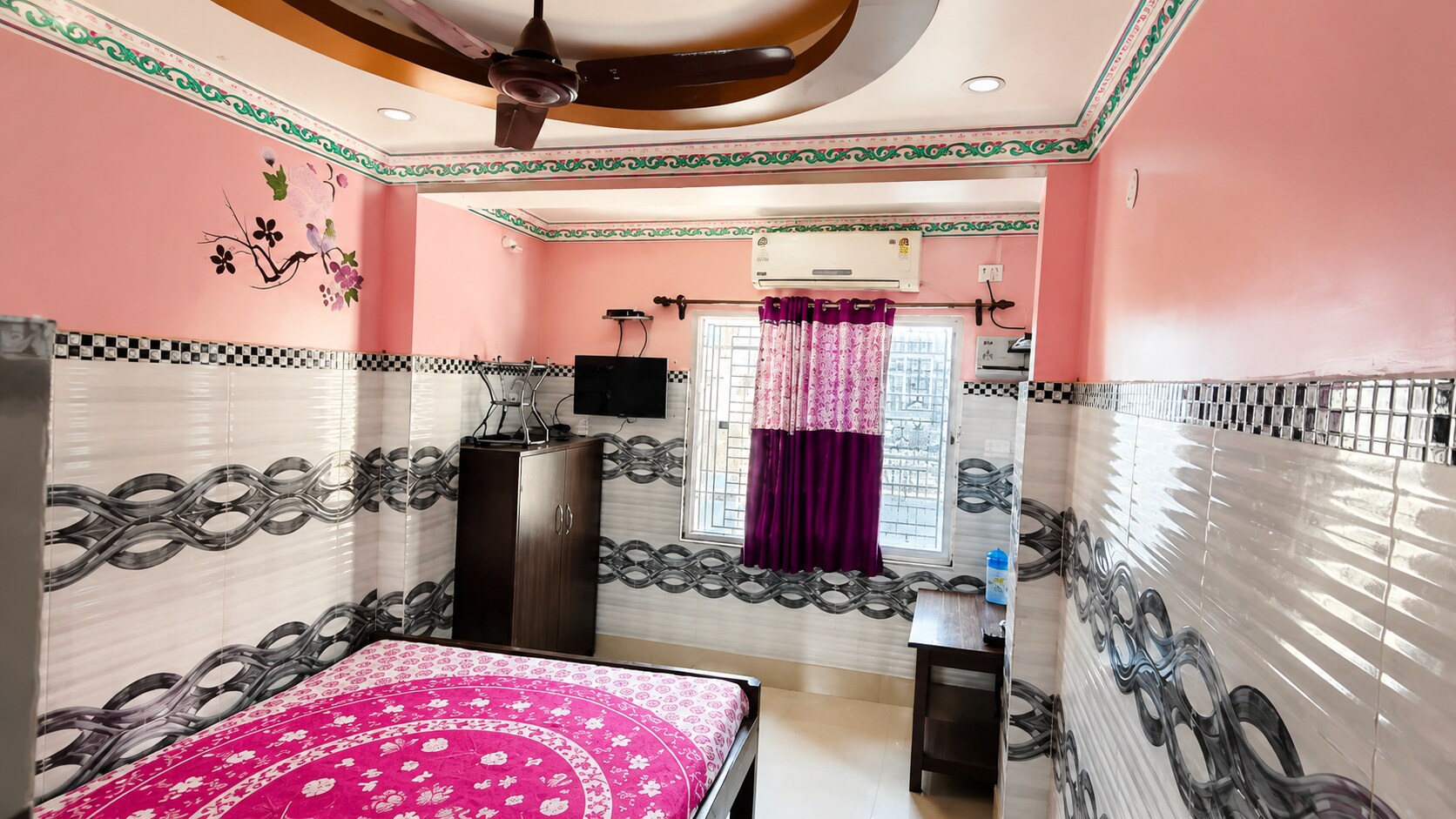 Hotel Pratima Guest Inn- New DIgha - Tap to explore photos