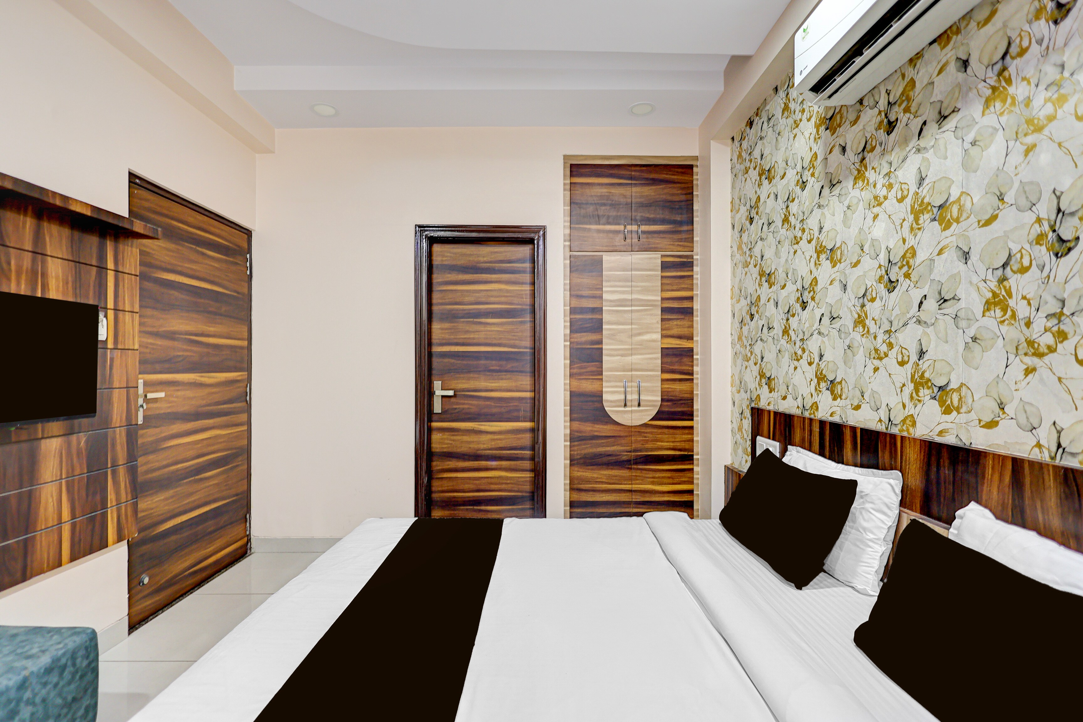 Townhouse Oak Iskcon Jaipur Formerly Olive Greens - Tap to explore photos