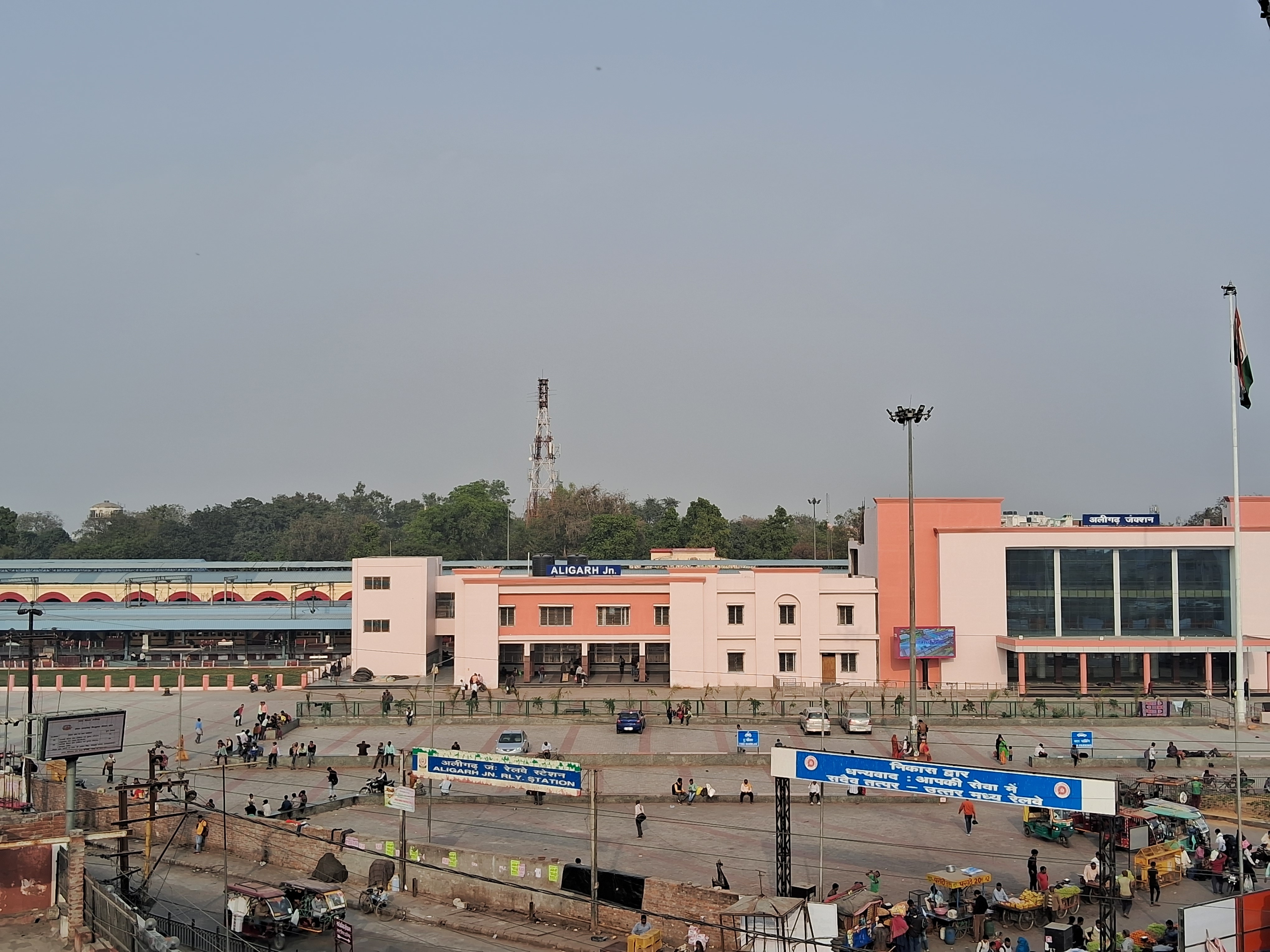 Hotel Maharaja Palace - 10 MTR from Railway station - Tap to explore photos