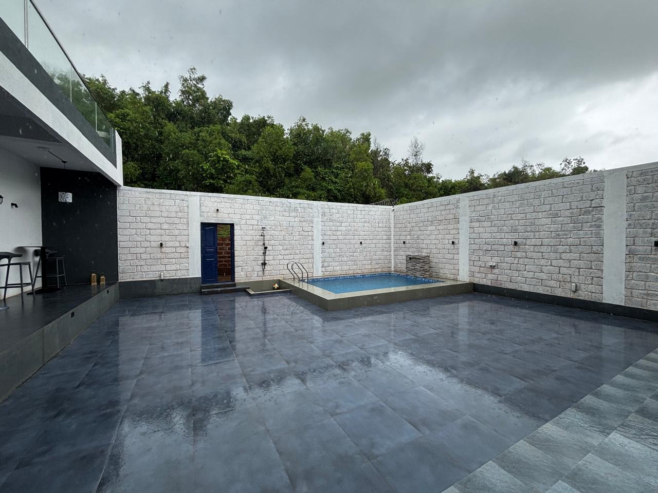 Casa Oceanus - Pool View Room - Ganpatipule - Tap to explore photos