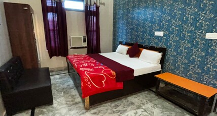 Maruti Nandan Dham / 300 meter from Ram Mandir Room Type - Super Family Room 