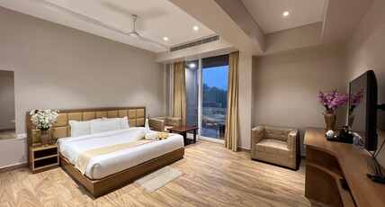Finns Weaver Resort Room Type - Bagan Mains (With Balcony and Smart TV)