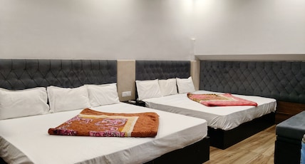 Hotel Shree Shyam Palace Room Type - Deluxe 8 Bed Room Hotel Shree Shyam Palace Room Type - Deluxe 8 Bed Room