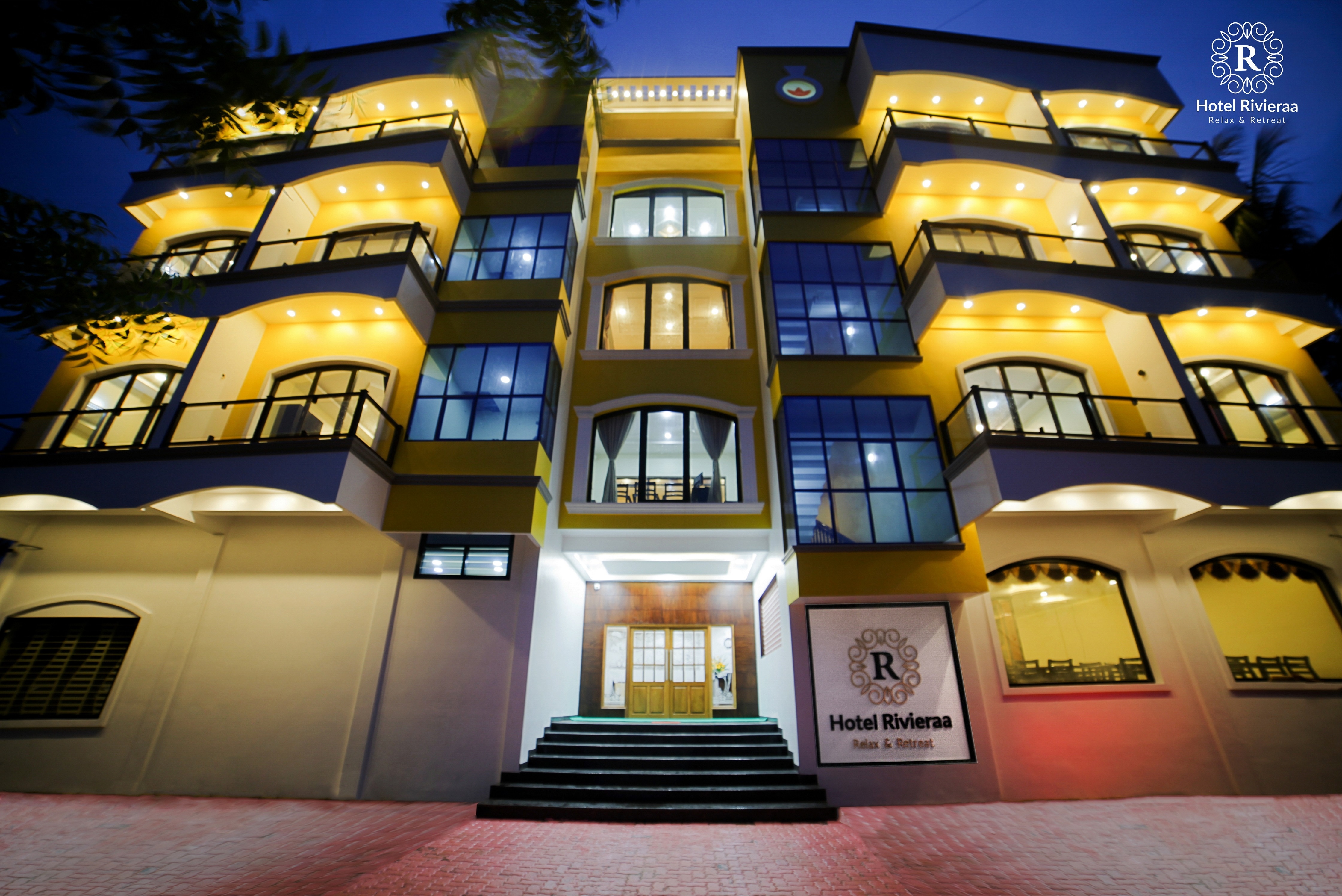 HOTEL RIVIERAA - Tap to explore photos