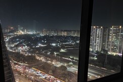 Lavish City Views Cozy Comfort