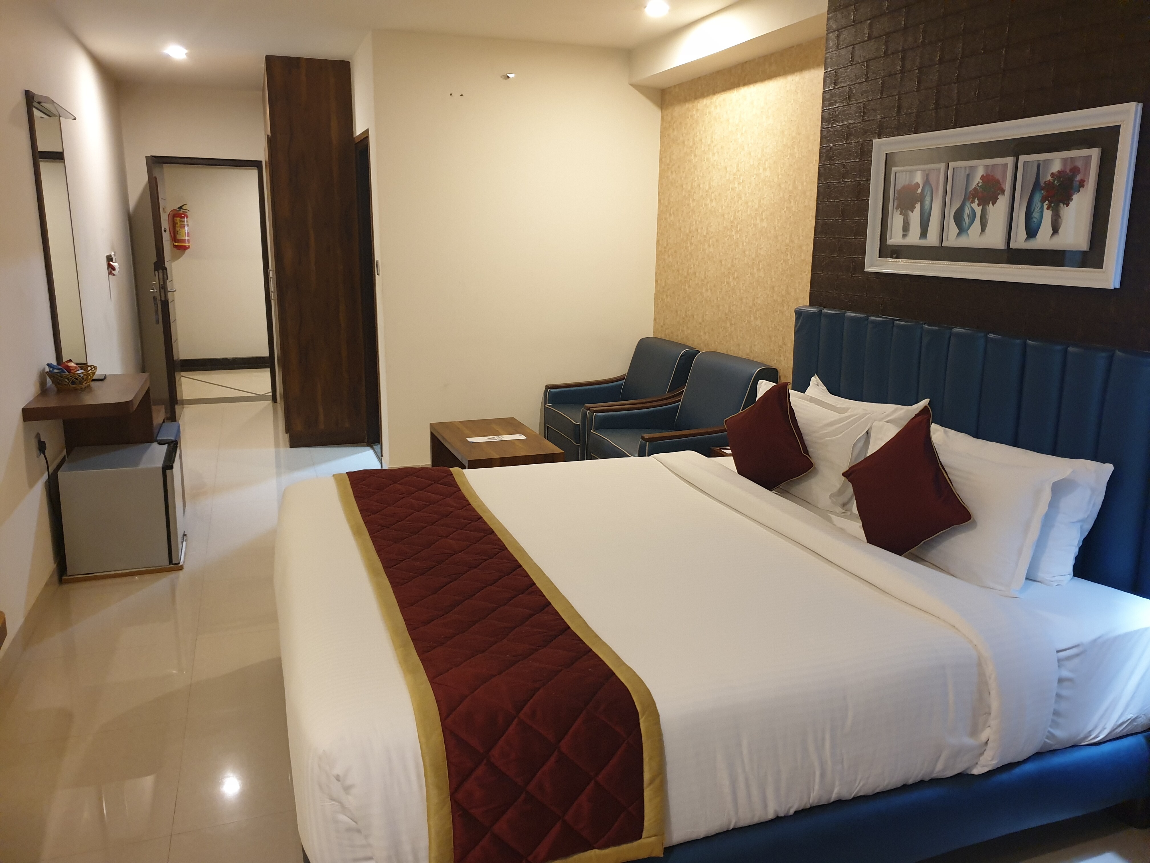 Arna Hotel - Tap to explore photos