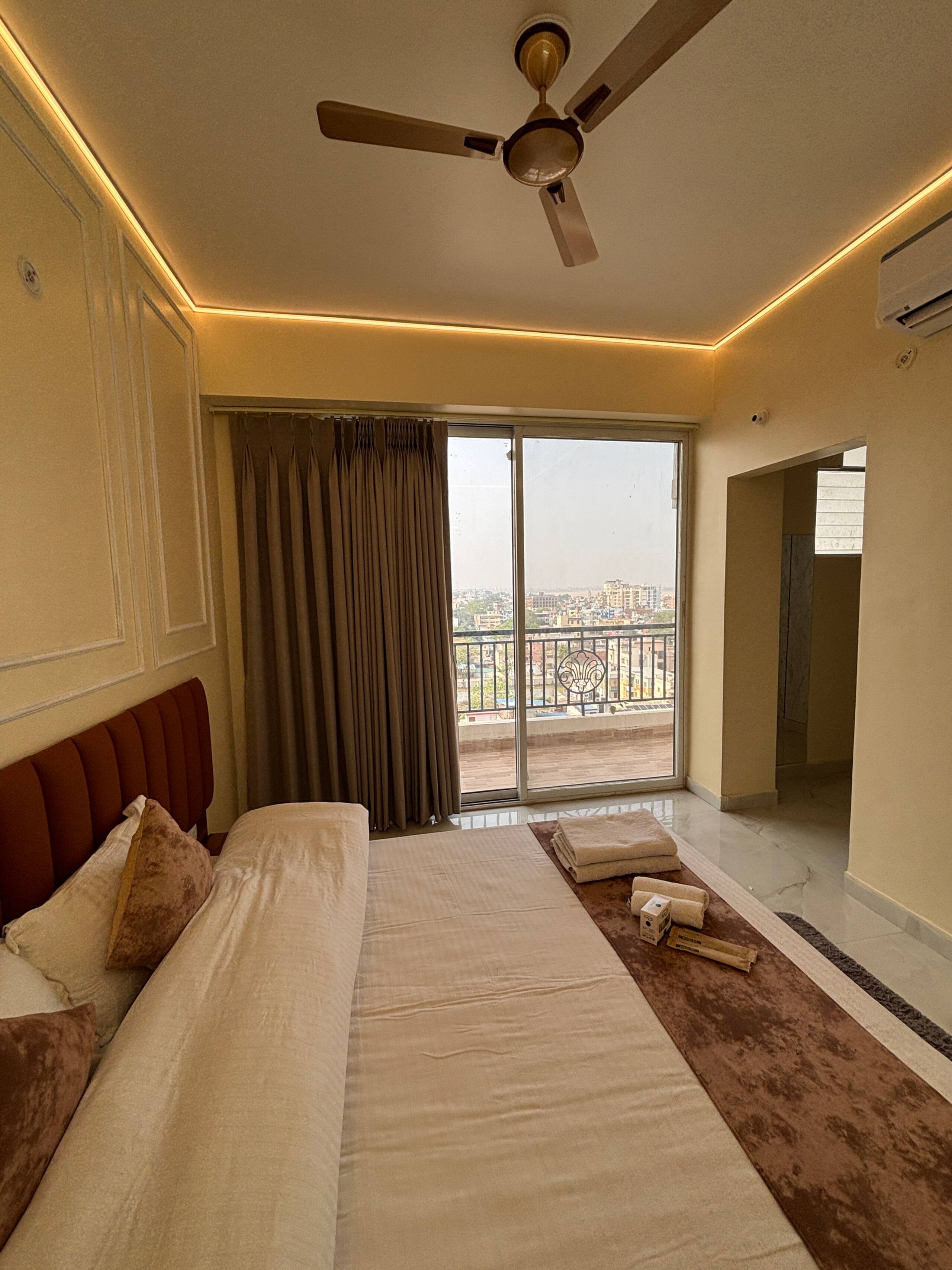 Spacious 3BHK 6 Min to Assi Ghat Lanka BHU - Tap to explore photos