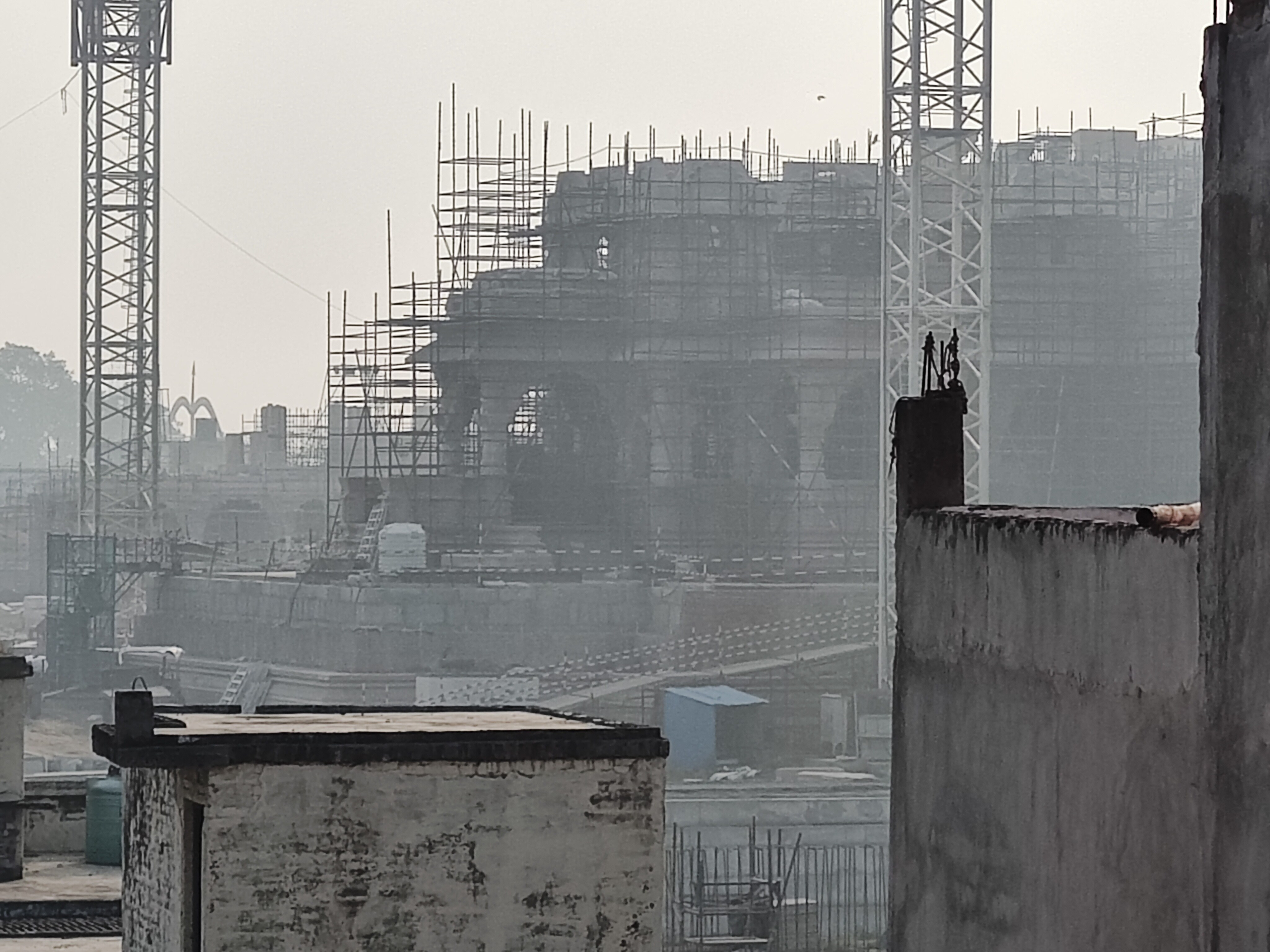 La Ayodhya Residency 5 mins walking from Ramjanambhoomi - Tap to explore photos