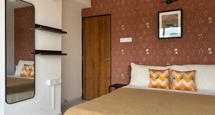 Cozy functional home in Khar Tulip 1 Room Type - Cozy functional home in Khar Tulip 1