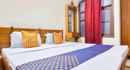 Hotel Diamond Room Type - Deluxe Non AC