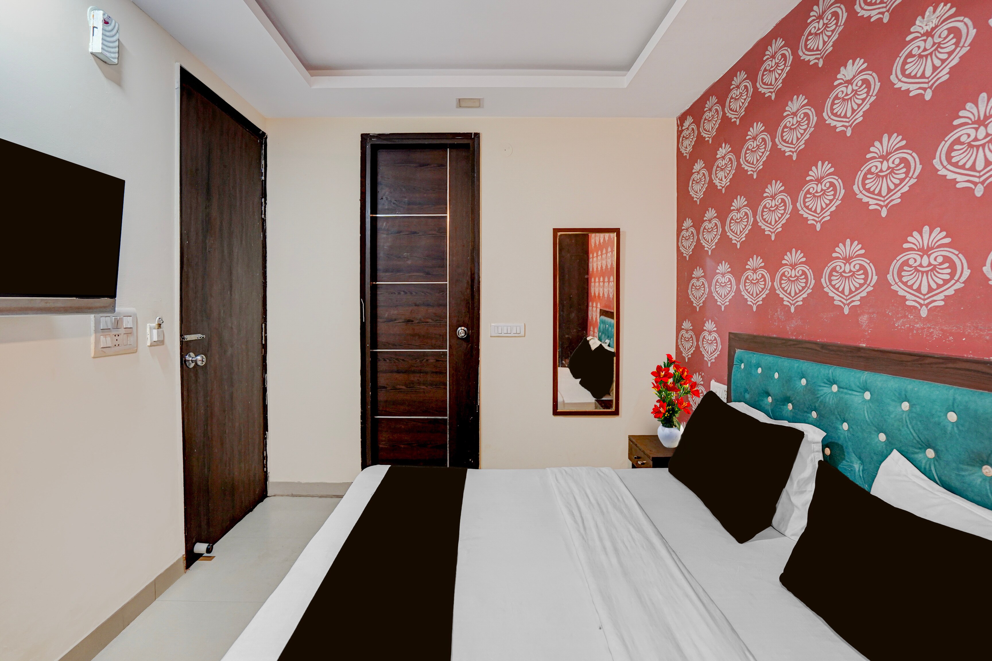 Hotel O IGI Airport Mahipalpur - Tap to explore photos