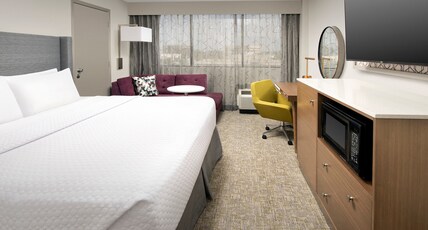 Crowne Plaza Hotel San Antonio Airport Room Type - 1 Queen Standard Mobility Accessible Tub Crowne Plaza Hotel San Antonio Airport Room Type - 1 Queen Standard Mobility Accessible Tub