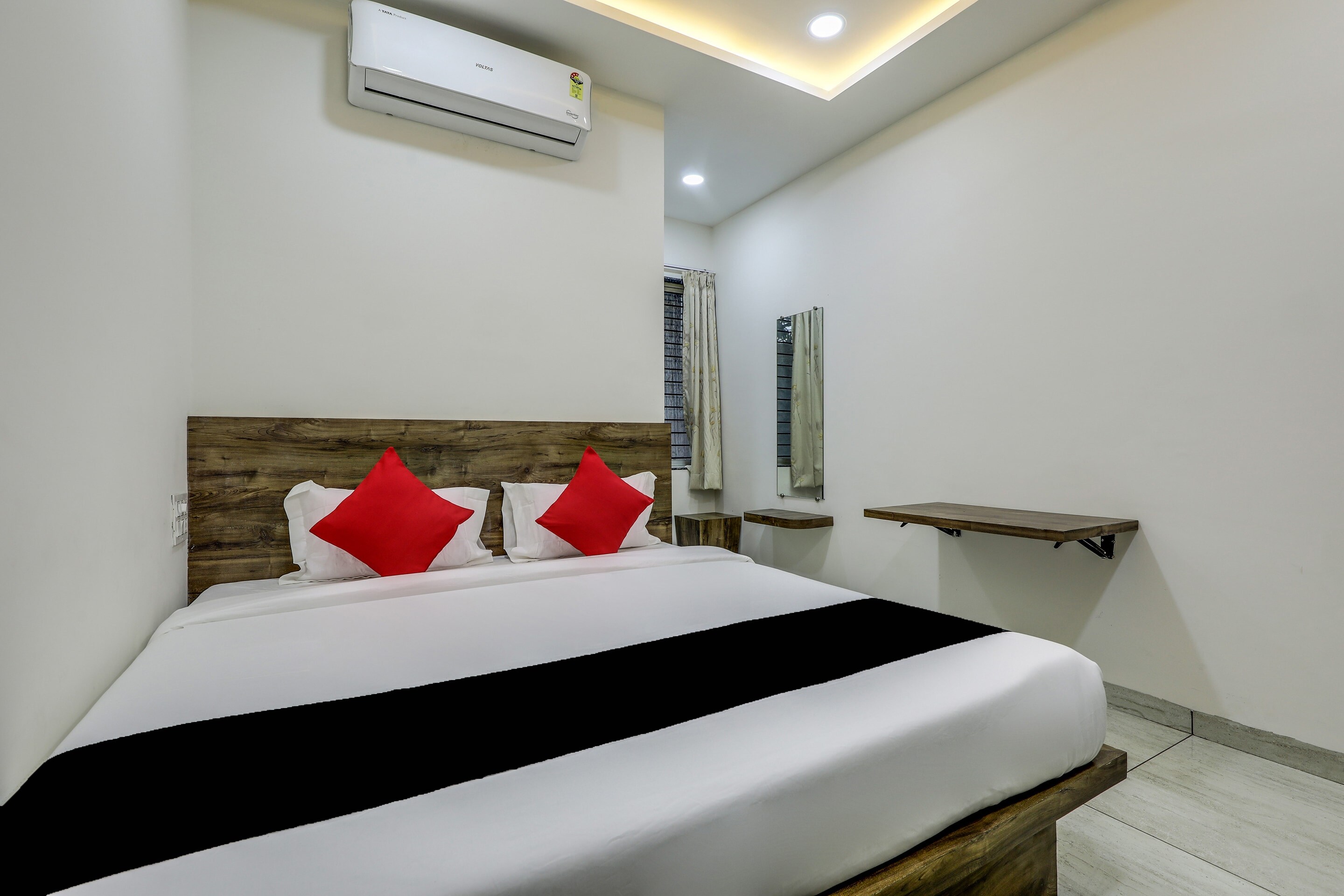 Hotel Roop Kanha Inn - Tap to explore photos