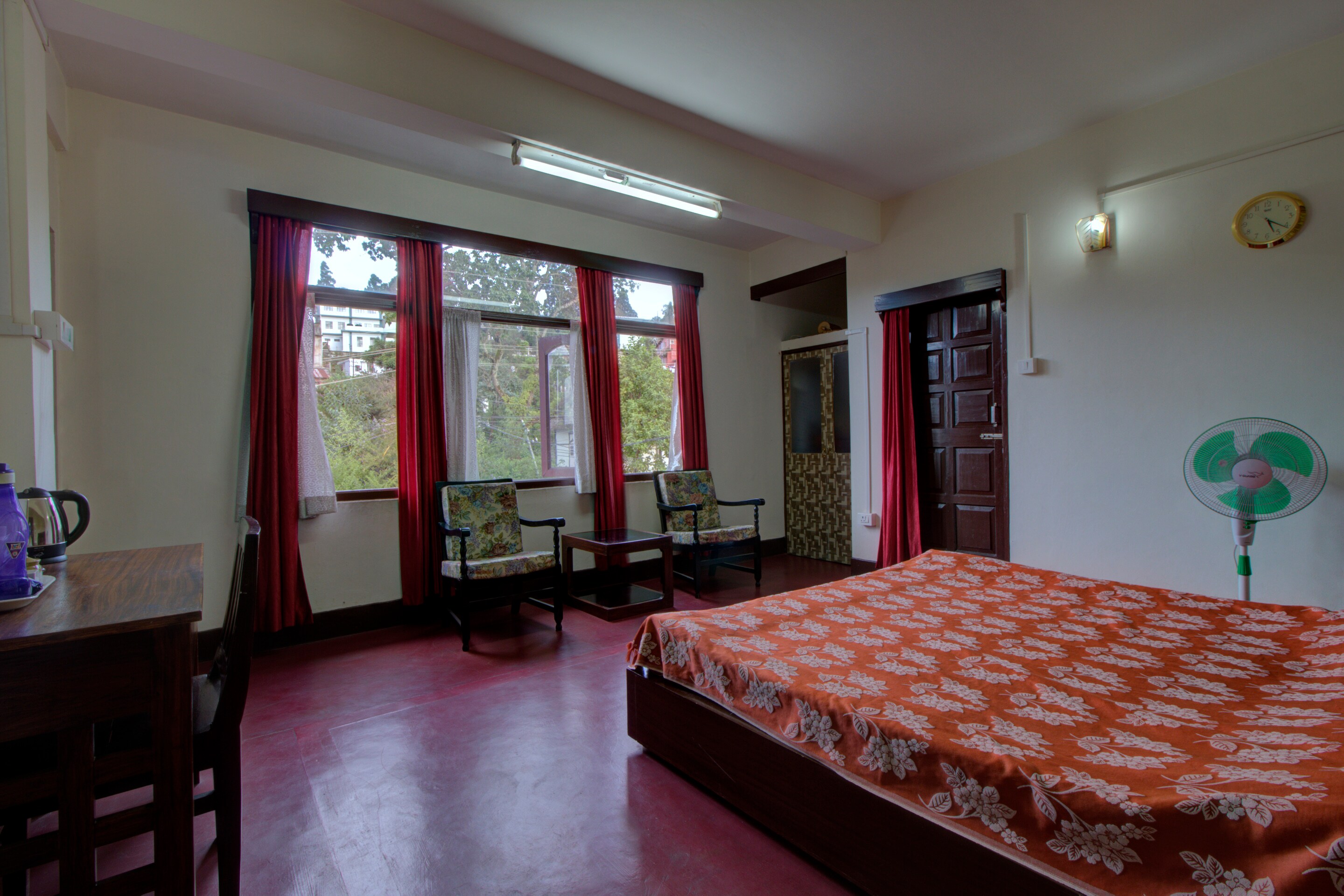 Peach Tree Homestay (Deluxe Room) - Tap to explore photos