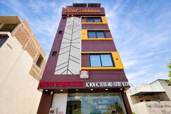 Hotel Lakhdatar